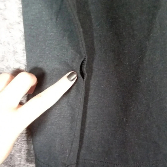 Buc-ees authentic short sleeve tee crew neck size Medium women (small flaw) - Picture 4 of 6